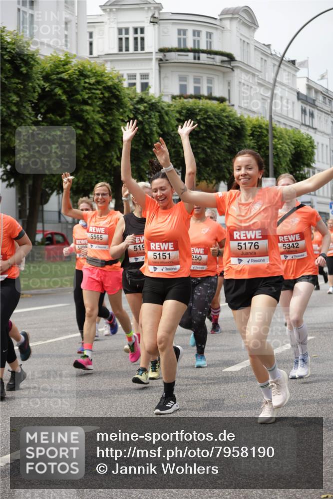 15.06.2025 - REWE Women's Run Jannik Wohlers http://msf.ph/oto/7958190 15.06.2025 09:44:19 Laufen 5565, 5400, 519, 5176, 5151, 250, 5342 meine-sportfotos.de