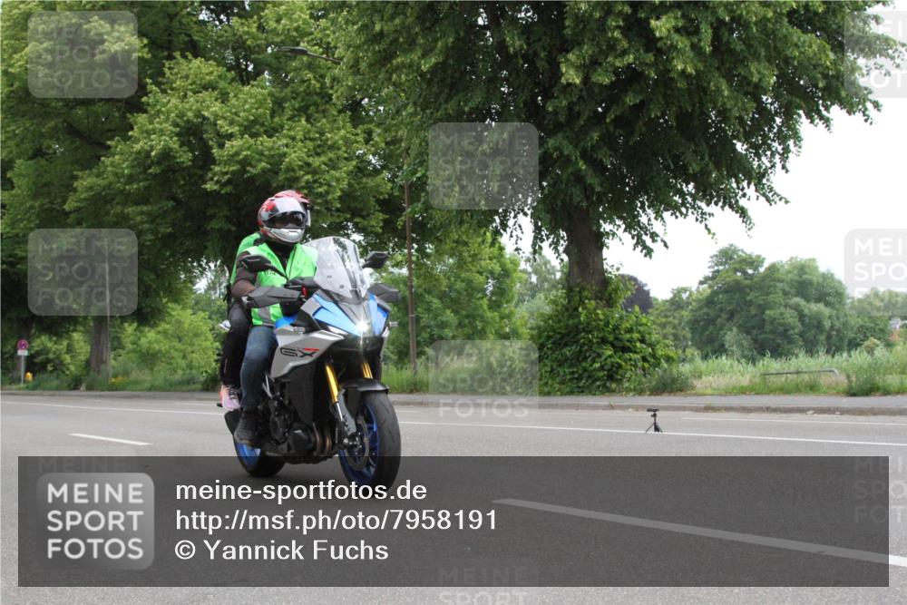 15.06.2025 - 7 Türme Triathlon Yannick Fuchs http://msf.ph/oto/7958191 15.06.2025 11:03:45 Radfahren  meine-sportfotos.de