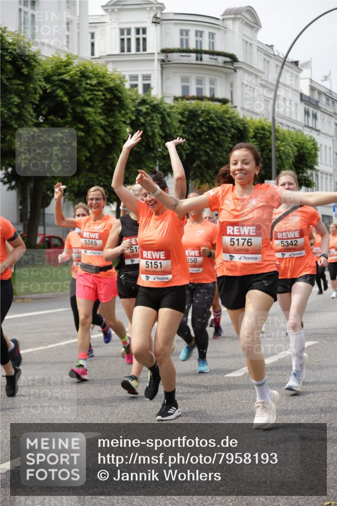15.06.2025 - REWE Women's Run Jannik Wohlers http://msf.ph/oto/7958193 15.06.2025 09:44:19 Laufen 5565, 5176, 51, 5342, 250, 5151 meine-sportfotos.de