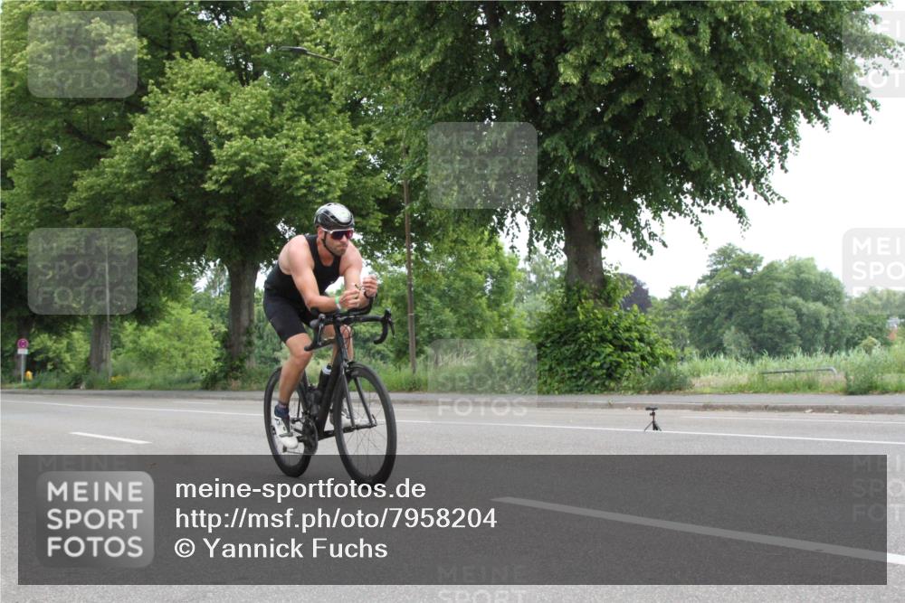 15.06.2025 - 7 Türme Triathlon Yannick Fuchs http://msf.ph/oto/7958204 15.06.2025 11:05:54 Radfahren  meine-sportfotos.de