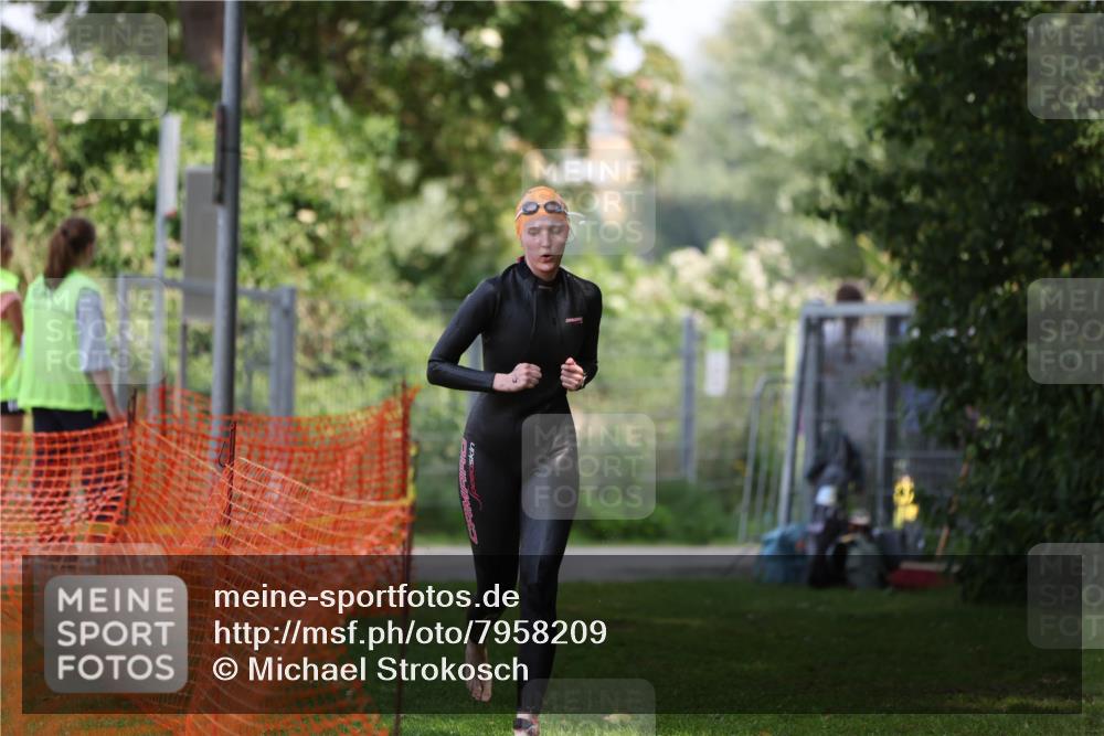 15.06.2025 - 7 Türme Triathlon Michael Strokosch http://msf.ph/oto/7958209 15.06.2025 12:39:14 Schwimmen 444, 517 meine-sportfotos.de