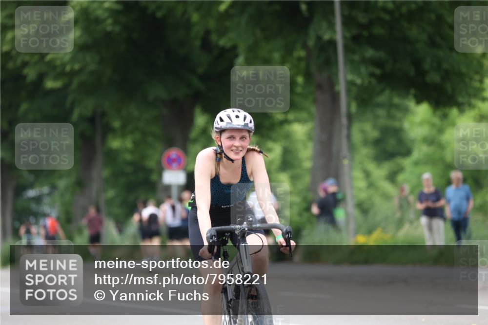 15.06.2025 - 7 Türme Triathlon Yannick Fuchs http://msf.ph/oto/7958221 15.06.2025 13:45:45 Radfahren 517, 529, 1027, 1145 meine-sportfotos.de