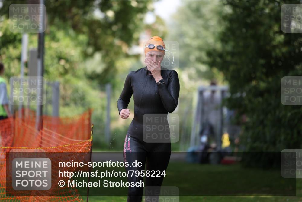 15.06.2025 - 7 Türme Triathlon Michael Strokosch http://msf.ph/oto/7958224 15.06.2025 12:39:15 Schwimmen 444, 517 meine-sportfotos.de