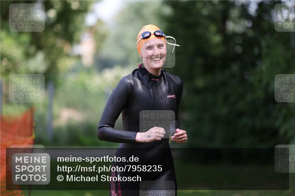 15.06.2025 - 7 Türme Triathlon Michael Strokosch http://msf.ph/oto/7958235 15.06.2025 12:39:16 Schwimmen 444, 517 meine-sportfotos.de