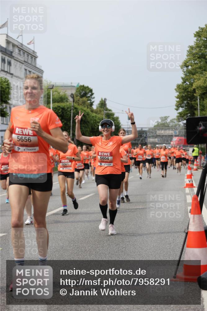 15.06.2025 - REWE Women's Run Jannik Wohlers http://msf.ph/oto/7958291 15.06.2025 09:44:21 Laufen 5656, 5361, 5604 meine-sportfotos.de
