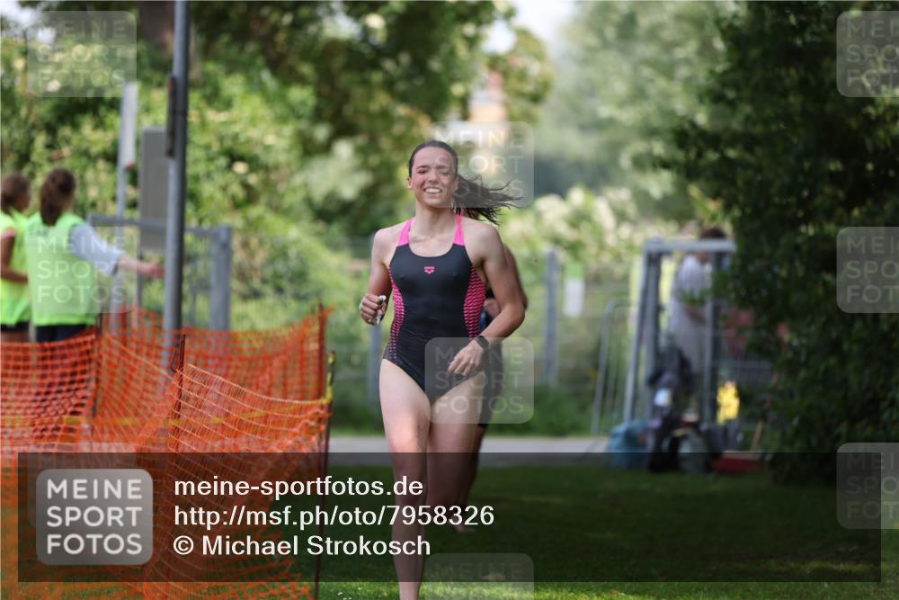 15.06.2025 - 7 Türme Triathlon Michael Strokosch http://msf.ph/oto/7958326 15.06.2025 12:39:44 Schwimmen 405, 484, 662 meine-sportfotos.de