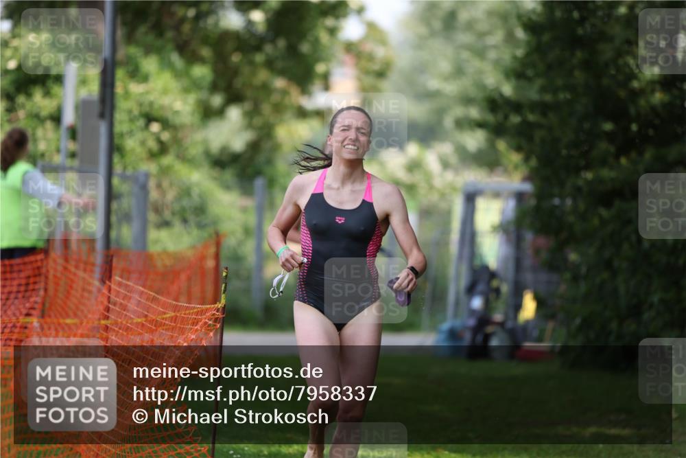 15.06.2025 - 7 Türme Triathlon Michael Strokosch http://msf.ph/oto/7958337 15.06.2025 12:39:44 Schwimmen 405, 484, 662 meine-sportfotos.de