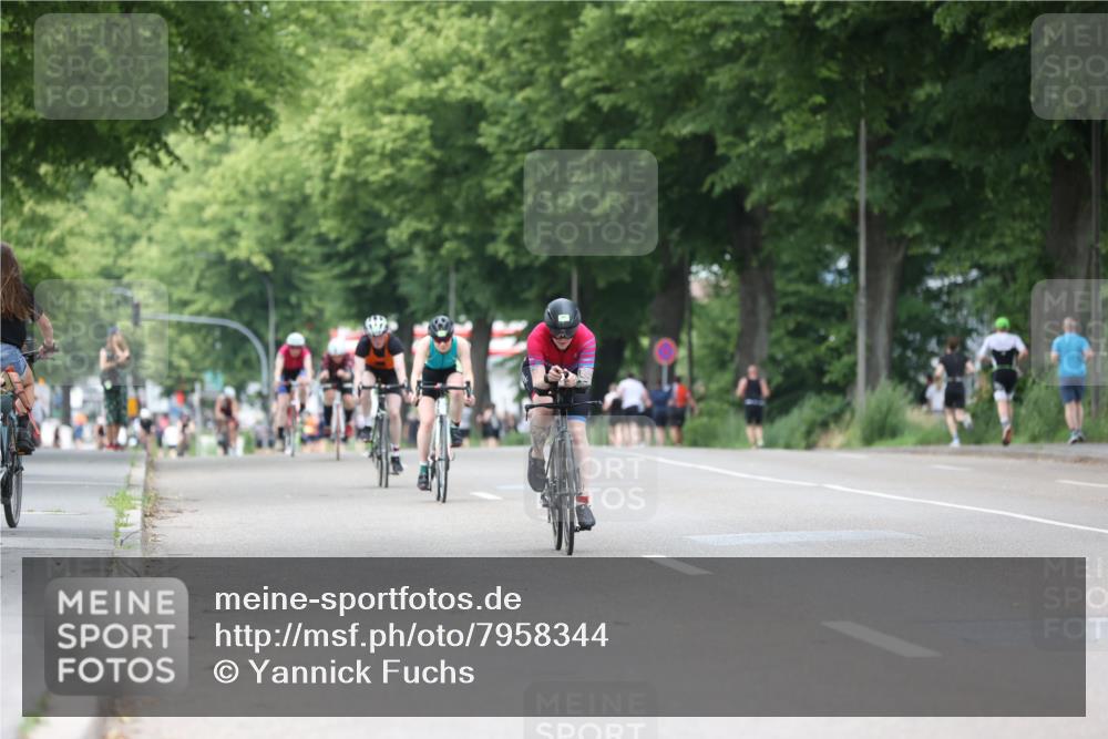 15.06.2025 - 7 Türme Triathlon Yannick Fuchs http://msf.ph/oto/7958344 15.06.2025 13:46:10 Radfahren 721, 932, 997, 1129 meine-sportfotos.de