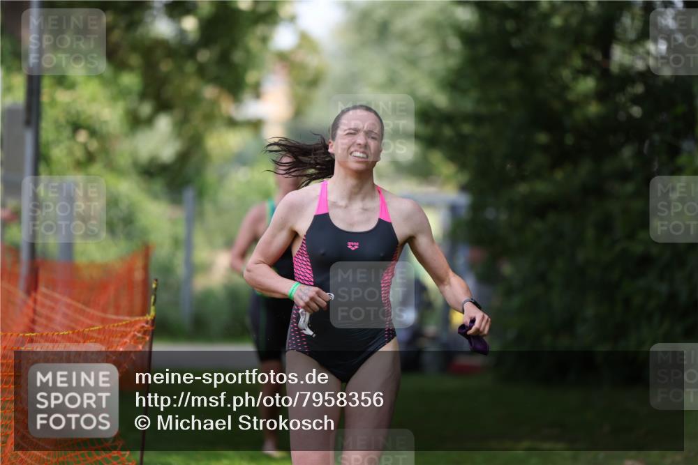 15.06.2025 - 7 Türme Triathlon Michael Strokosch http://msf.ph/oto/7958356 15.06.2025 12:39:45 Schwimmen 405, 484, 662 meine-sportfotos.de
