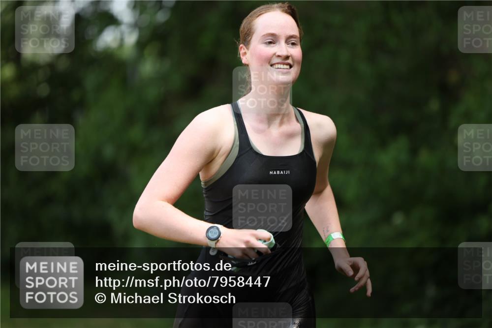 15.06.2025 - 7 Türme Triathlon Michael Strokosch http://msf.ph/oto/7958447 15.06.2025 12:39:57 Schwimmen 405, 484, 588 meine-sportfotos.de