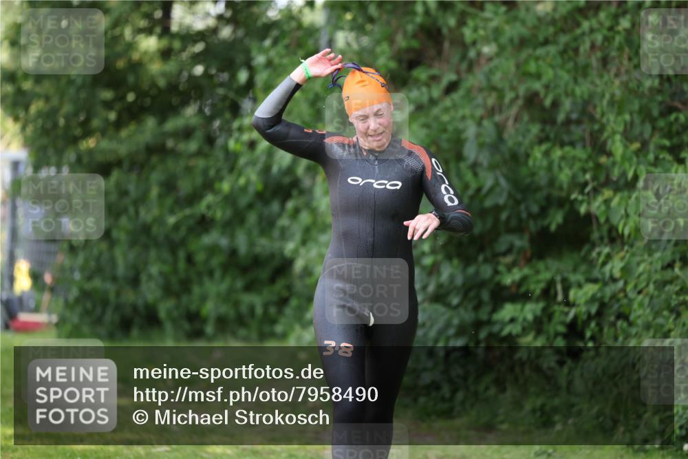 15.06.2025 - 7 Türme Triathlon Michael Strokosch http://msf.ph/oto/7958490 15.06.2025 12:40:13 Schwimmen 549, 588 meine-sportfotos.de