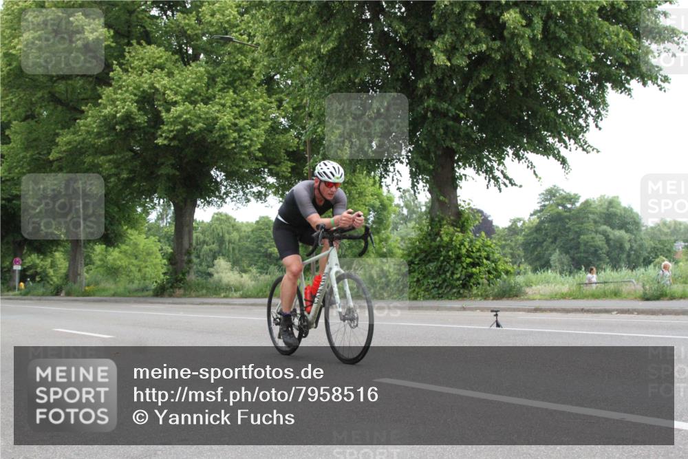 15.06.2025 - 7 Türme Triathlon Yannick Fuchs http://msf.ph/oto/7958516 15.06.2025 11:11:55 Radfahren  meine-sportfotos.de