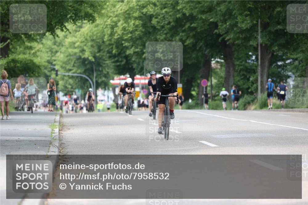 15.06.2025 - 7 Türme Triathlon Yannick Fuchs http://msf.ph/oto/7958532 15.06.2025 13:46:24 Radfahren 453, 790, 906, 1042, 1126, 1161 meine-sportfotos.de