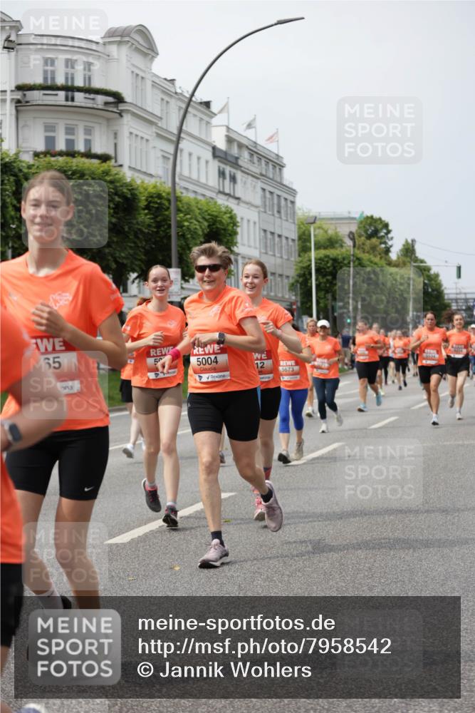 15.06.2025 - REWE Women's Run Jannik Wohlers http://msf.ph/oto/7958542 15.06.2025 09:44:26 Laufen 65, 50, 5004, 12, 5673, 6534 meine-sportfotos.de