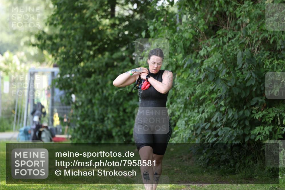 15.06.2025 - 7 Türme Triathlon Michael Strokosch http://msf.ph/oto/7958581 15.06.2025 12:40:31 Schwimmen 512, 549 meine-sportfotos.de