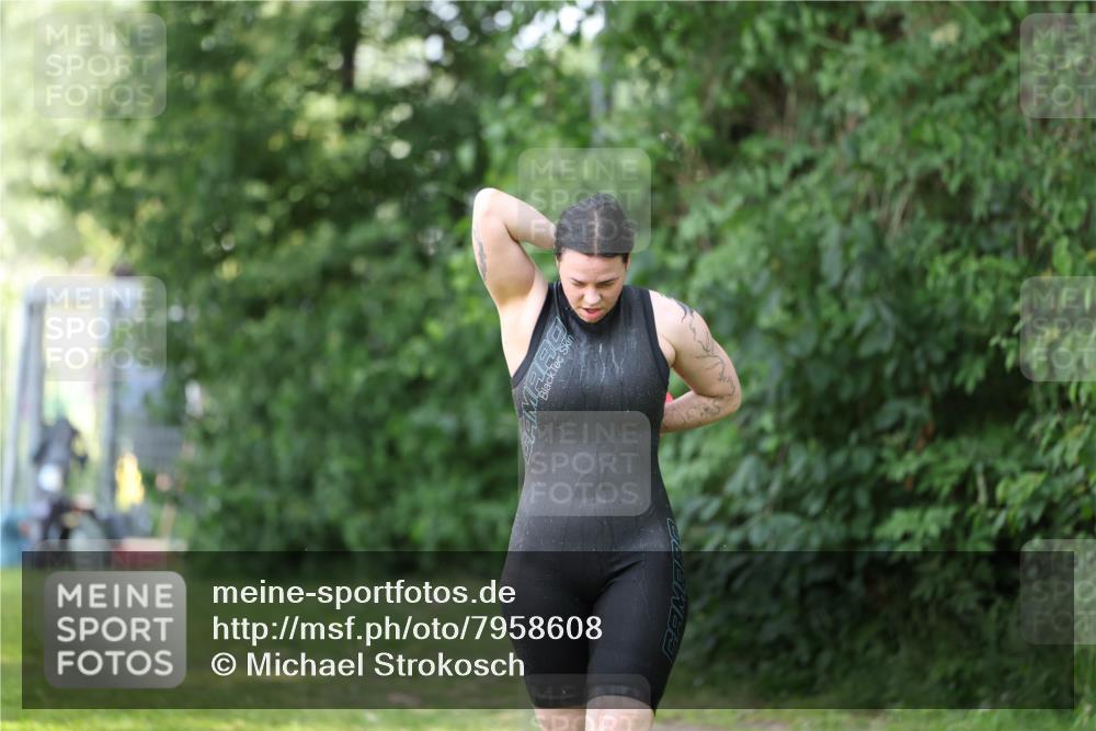 15.06.2025 - 7 Türme Triathlon Michael Strokosch http://msf.ph/oto/7958608 15.06.2025 12:40:33 Schwimmen 512, 549 meine-sportfotos.de