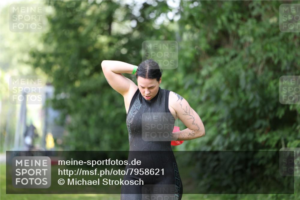 15.06.2025 - 7 Türme Triathlon Michael Strokosch http://msf.ph/oto/7958621 15.06.2025 12:40:34 Schwimmen 512, 549 meine-sportfotos.de