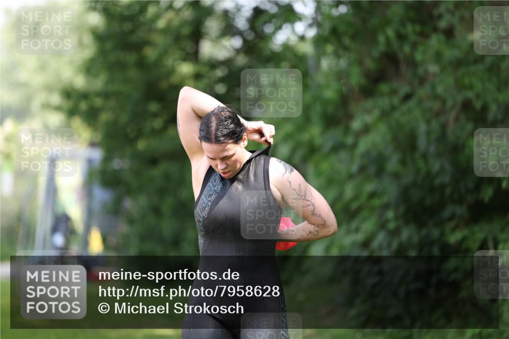 15.06.2025 - 7 Türme Triathlon Michael Strokosch http://msf.ph/oto/7958628 15.06.2025 12:40:35 Schwimmen 512, 549 meine-sportfotos.de