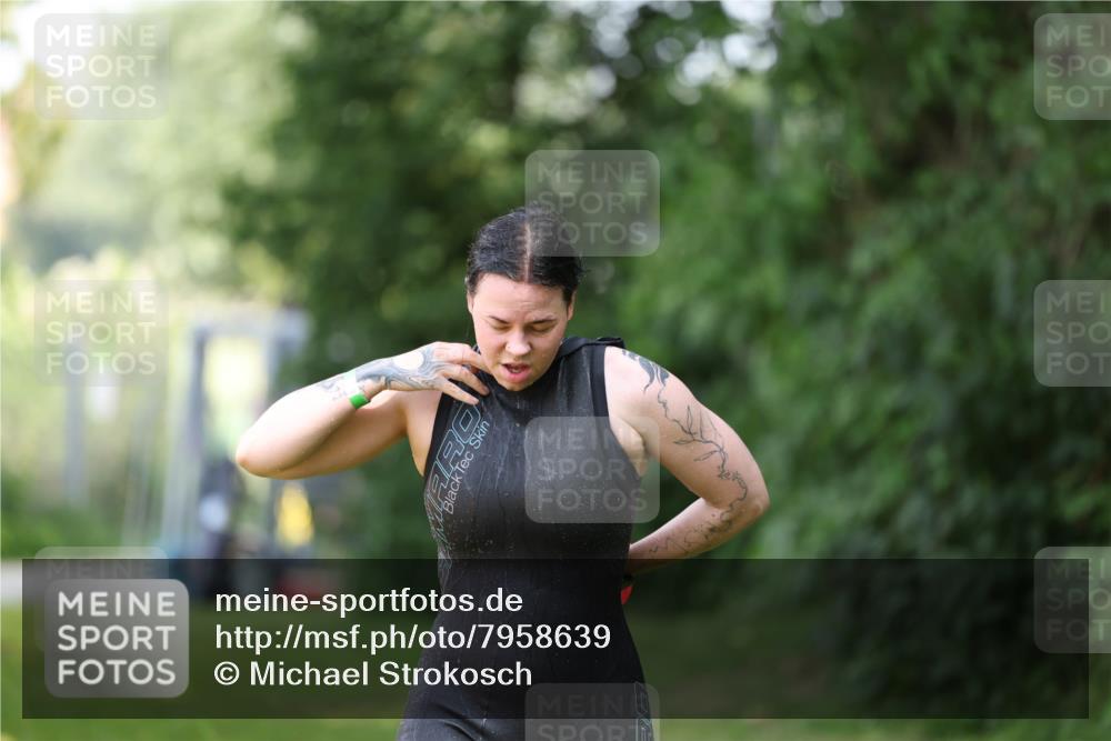 15.06.2025 - 7 Türme Triathlon Michael Strokosch http://msf.ph/oto/7958639 15.06.2025 12:40:36 Schwimmen 512, 549 meine-sportfotos.de