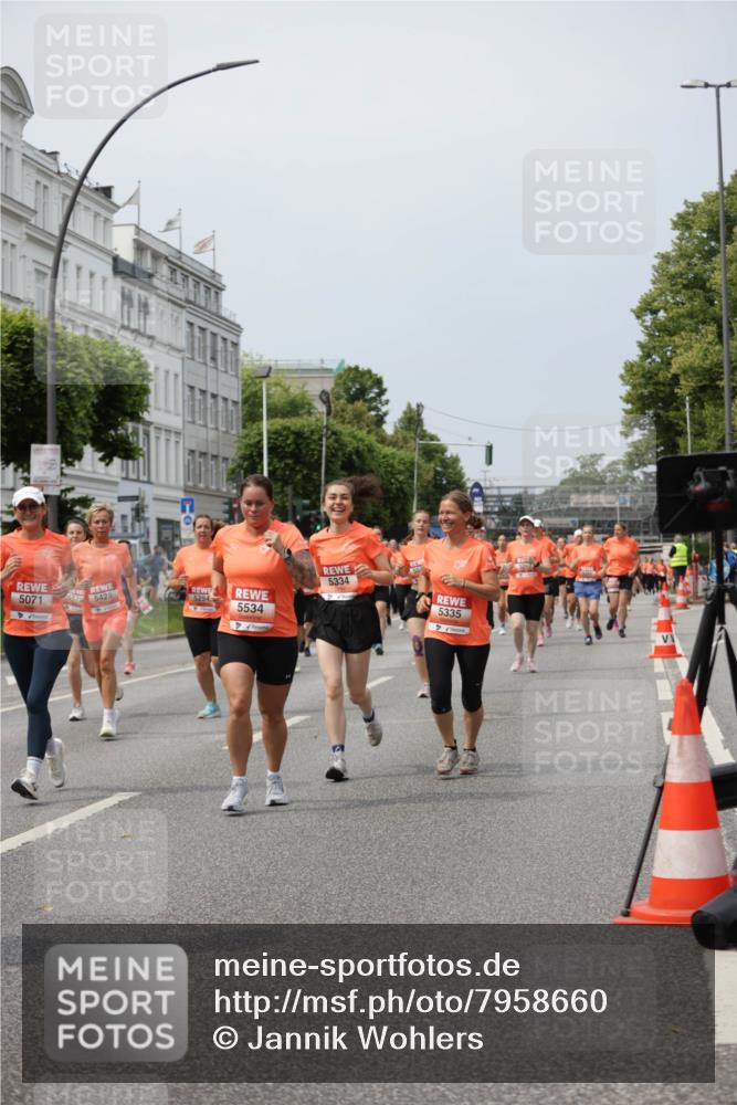 15.06.2025 - REWE Women's Run Jannik Wohlers http://msf.ph/oto/7958660 15.06.2025 09:44:29 Laufen 5071, 5334, 5428, 5294, 5534, 5335 meine-sportfotos.de
