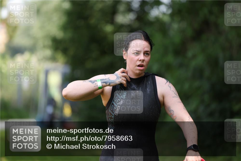 15.06.2025 - 7 Türme Triathlon Michael Strokosch http://msf.ph/oto/7958663 15.06.2025 12:40:37 Schwimmen 512, 549 meine-sportfotos.de