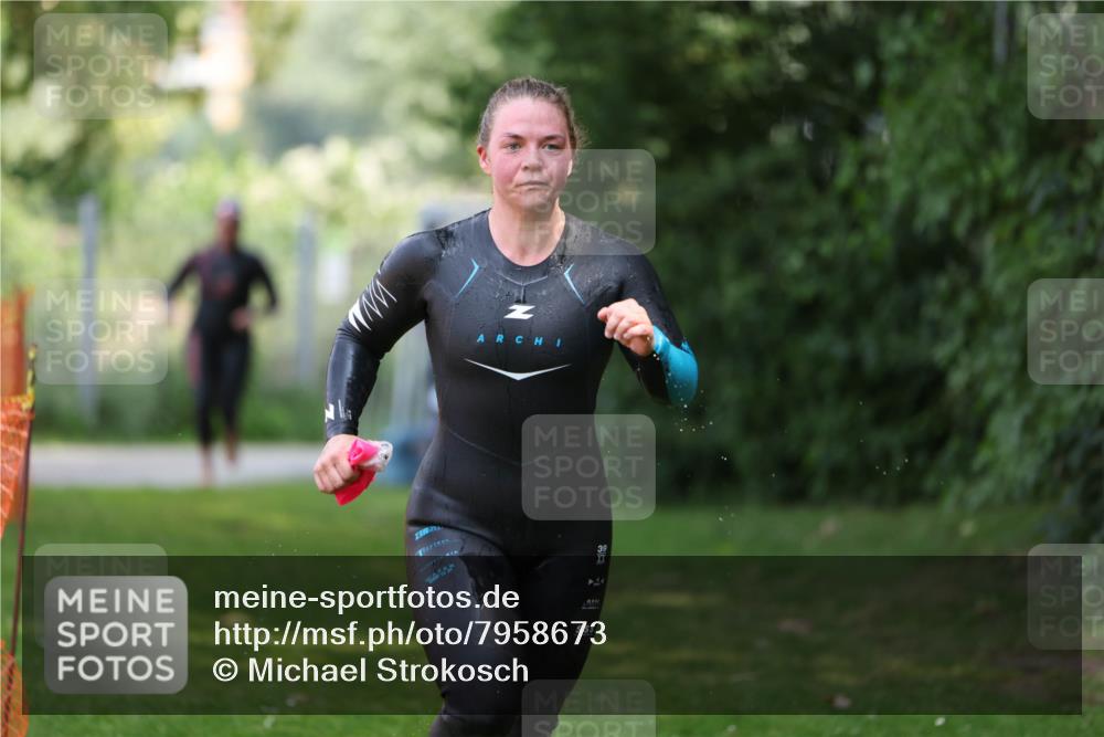 15.06.2025 - 7 Türme Triathlon Michael Strokosch http://msf.ph/oto/7958673 15.06.2025 12:41:02 Schwimmen 462, 487 meine-sportfotos.de