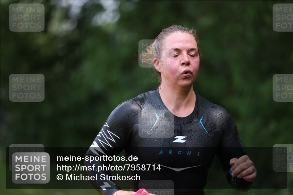 15.06.2025 - 7 Türme Triathlon Michael Strokosch http://msf.ph/oto/7958714 15.06.2025 12:41:03 Schwimmen 462, 487 meine-sportfotos.de