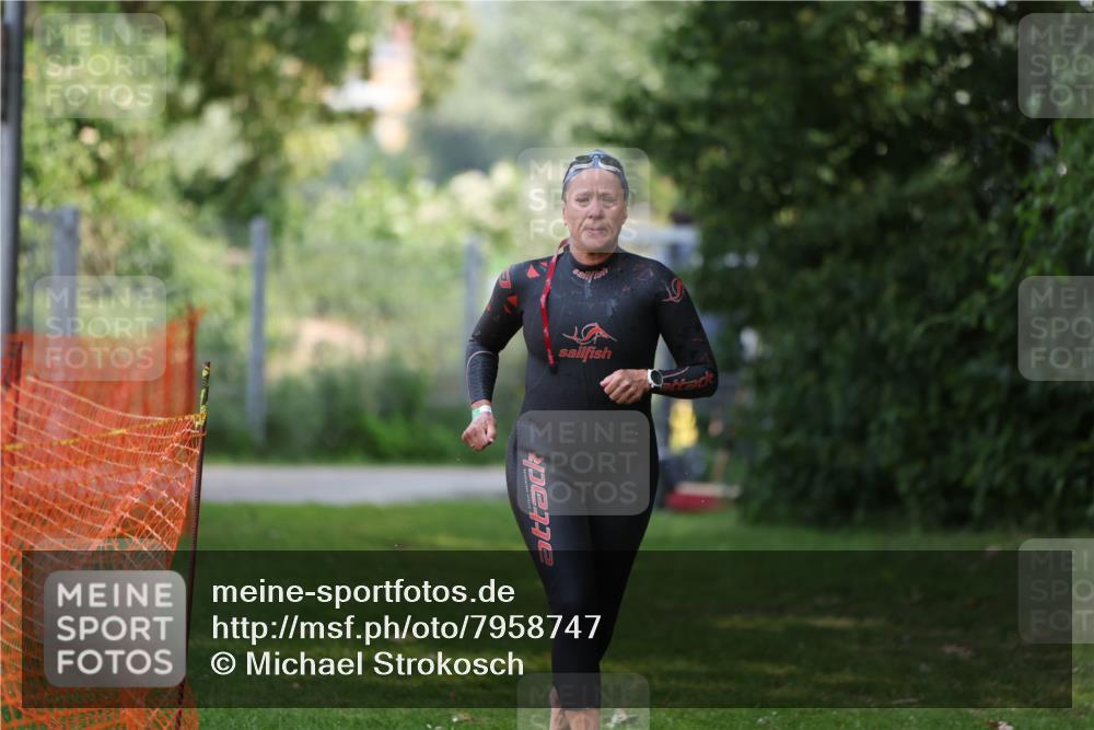15.06.2025 - 7 Türme Triathlon Michael Strokosch http://msf.ph/oto/7958747 15.06.2025 12:41:08 Schwimmen 462, 487 meine-sportfotos.de