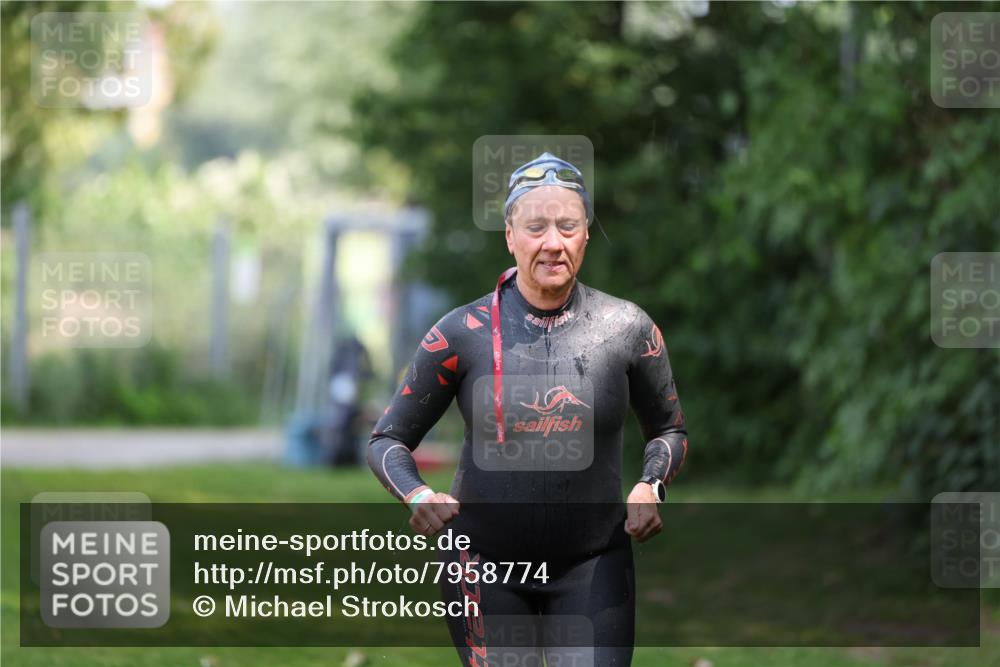 15.06.2025 - 7 Türme Triathlon Michael Strokosch http://msf.ph/oto/7958774 15.06.2025 12:41:09 Schwimmen 462, 487 meine-sportfotos.de