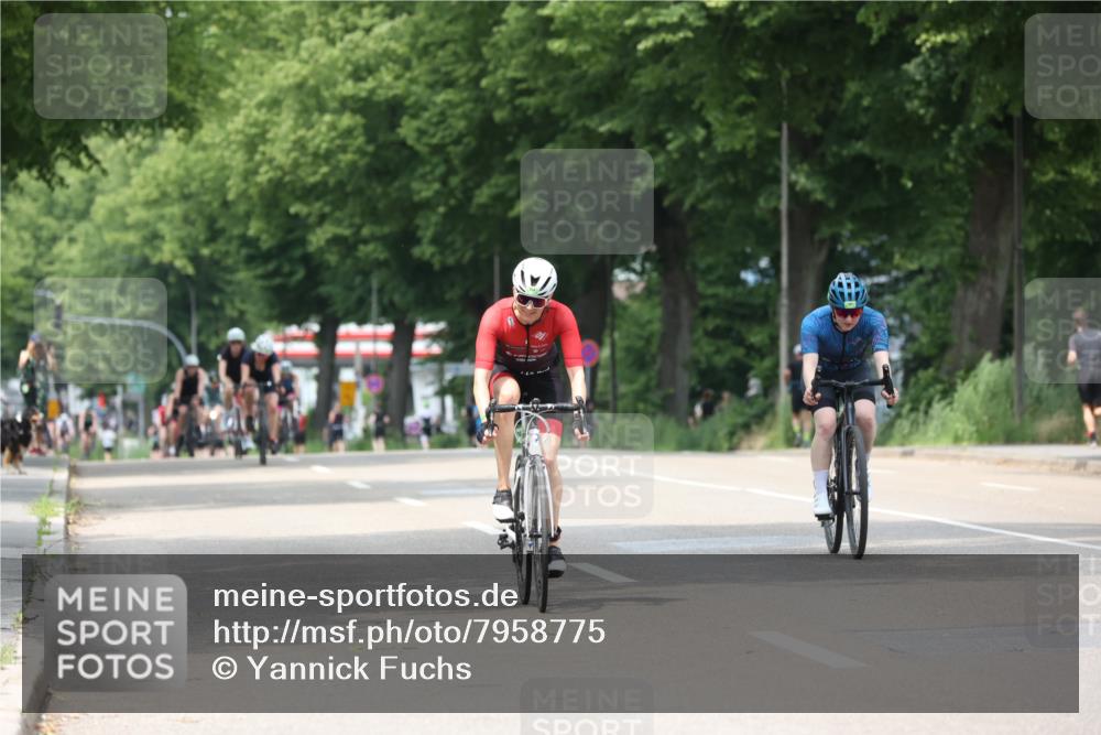 15.06.2025 - 7 Türme Triathlon Yannick Fuchs http://msf.ph/oto/7958775 15.06.2025 13:46:40 Radfahren 243, 381, 752, 968 meine-sportfotos.de