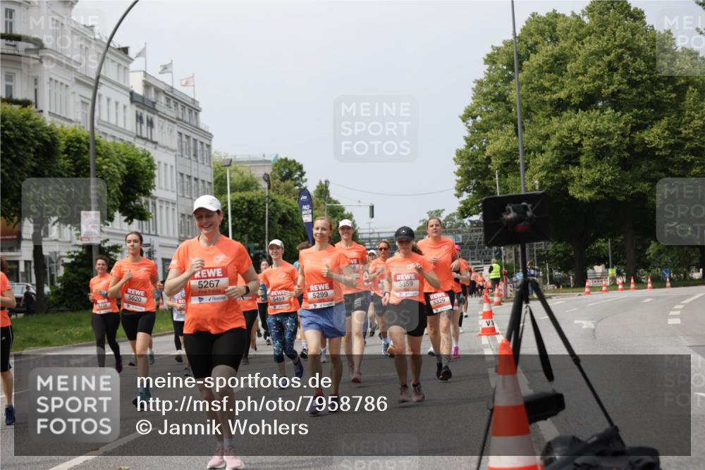 15.06.2025 - REWE Women's Run Jannik Wohlers http://msf.ph/oto/7958786 15.06.2025 09:44:35 Laufen 6138, 5620, 5267, 5459, 5299, 58, 5659, 5329 meine-sportfotos.de