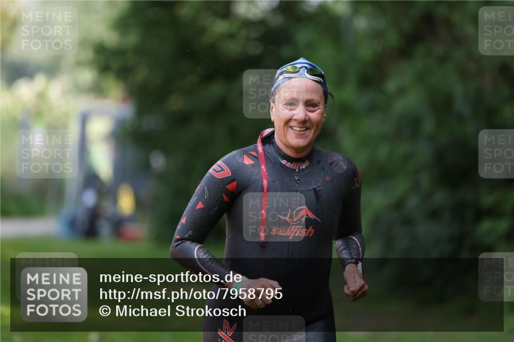 15.06.2025 - 7 Türme Triathlon Michael Strokosch http://msf.ph/oto/7958795 15.06.2025 12:41:10 Schwimmen 462, 487 meine-sportfotos.de