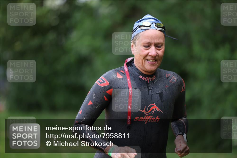15.06.2025 - 7 Türme Triathlon Michael Strokosch http://msf.ph/oto/7958811 15.06.2025 12:41:11 Schwimmen 462, 487 meine-sportfotos.de