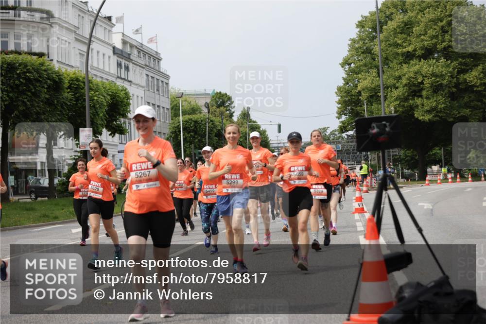 15.06.2025 - REWE Women's Run Jannik Wohlers http://msf.ph/oto/7958817 15.06.2025 09:44:36 Laufen 5620, 5267, 5299, 540, 5459, 5659, 5329 meine-sportfotos.de