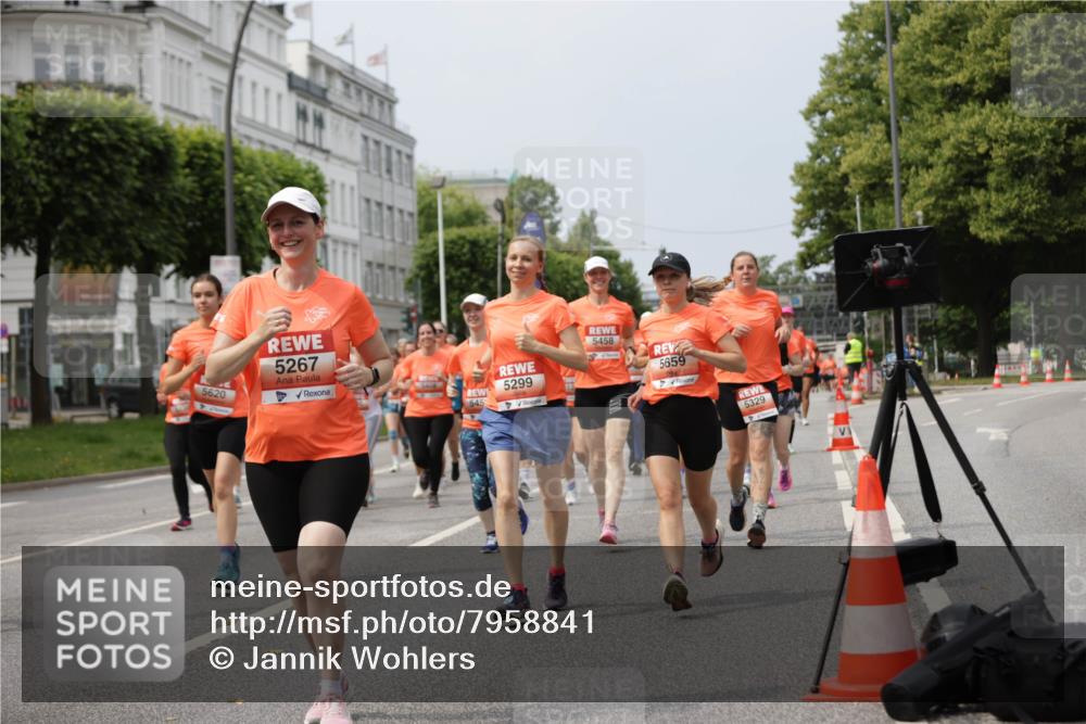 15.06.2025 - REWE Women's Run Jannik Wohlers http://msf.ph/oto/7958841 15.06.2025 09:44:36 Laufen 5620, 5267, 5299, 545, 5458, 5659, 5329 meine-sportfotos.de