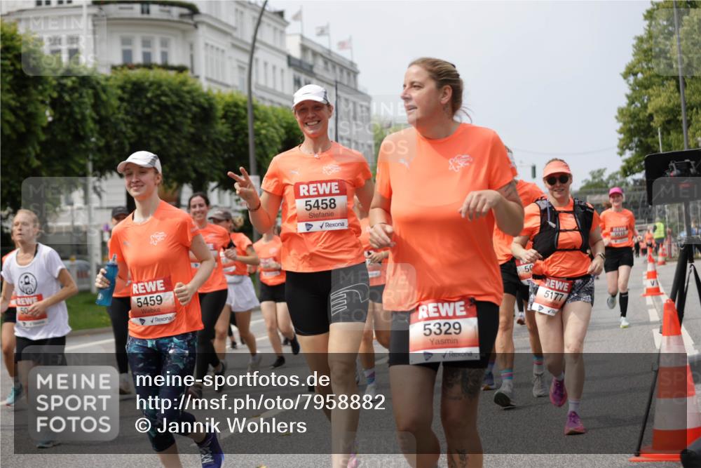 15.06.2025 - REWE Women's Run Jannik Wohlers http://msf.ph/oto/7958882 15.06.2025 09:44:39 Laufen 50, 5459, 5458, 5329, 50, 5177 meine-sportfotos.de