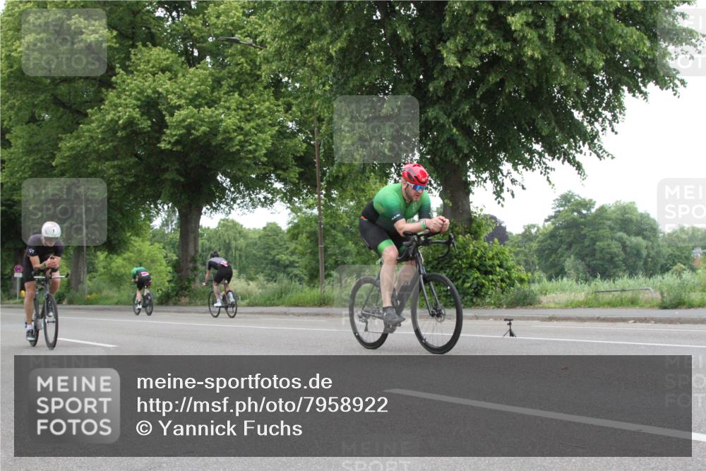 15.06.2025 - 7 Türme Triathlon Yannick Fuchs http://msf.ph/oto/7958922 15.06.2025 11:17:55 Radfahren  meine-sportfotos.de
