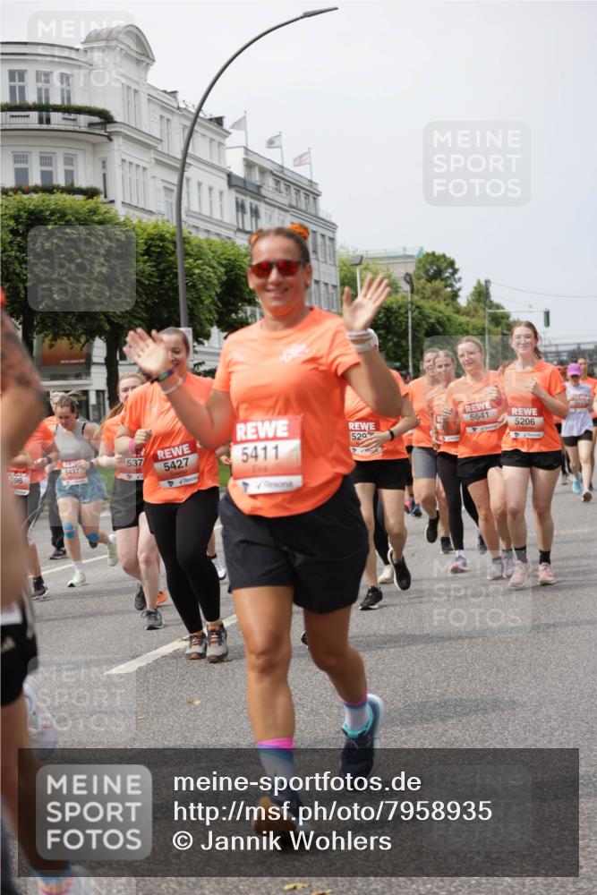 15.06.2025 - REWE Women's Run Jannik Wohlers http://msf.ph/oto/7958935 15.06.2025 09:44:41 Laufen 096, 5437, 5411, 529, 5641, 537, 5427, 5206 meine-sportfotos.de