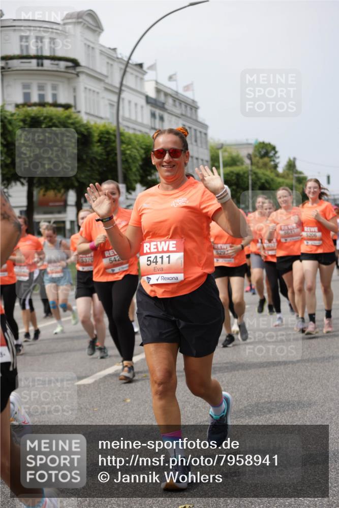 15.06.2025 - REWE Women's Run Jannik Wohlers http://msf.ph/oto/7958941 15.06.2025 09:44:41 Laufen 5370, 542, 5411, 5641, 5206, 529 meine-sportfotos.de