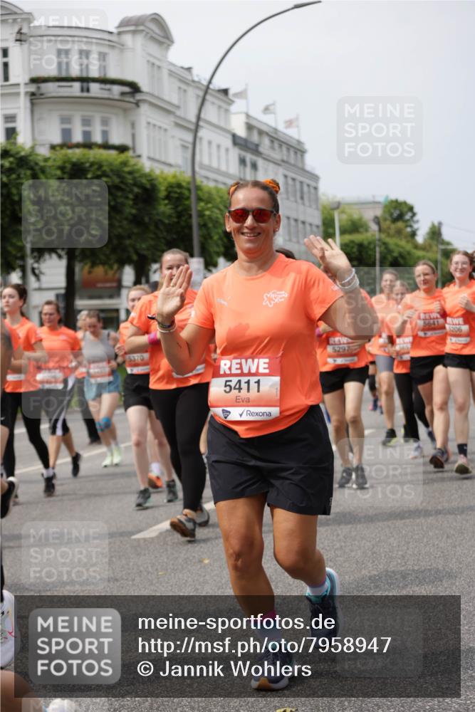 15.06.2025 - REWE Women's Run Jannik Wohlers http://msf.ph/oto/7958947 15.06.2025 09:44:41 Laufen 5370, 5411, 5641, 5206, 5297 meine-sportfotos.de