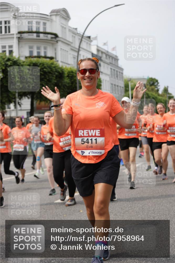 15.06.2025 - REWE Women's Run Jannik Wohlers http://msf.ph/oto/7958964 15.06.2025 09:44:42 Laufen 5427, 5411, 5297, 564, 520 meine-sportfotos.de