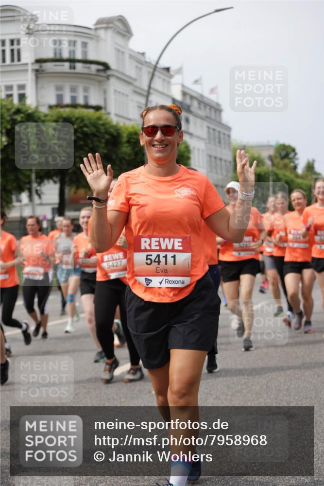 15.06.2025 - REWE Women's Run Jannik Wohlers http://msf.ph/oto/7958968 15.06.2025 09:44:42 Laufen 5427, 5411, 564 meine-sportfotos.de