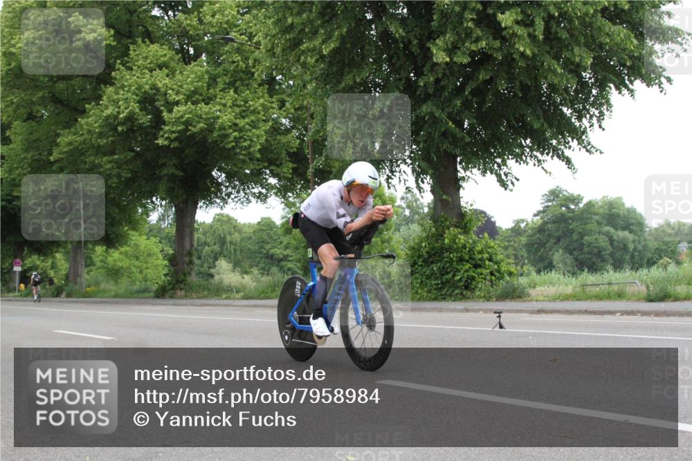 15.06.2025 - 7 Türme Triathlon Yannick Fuchs http://msf.ph/oto/7958984 15.06.2025 11:20:02 Radfahren  meine-sportfotos.de