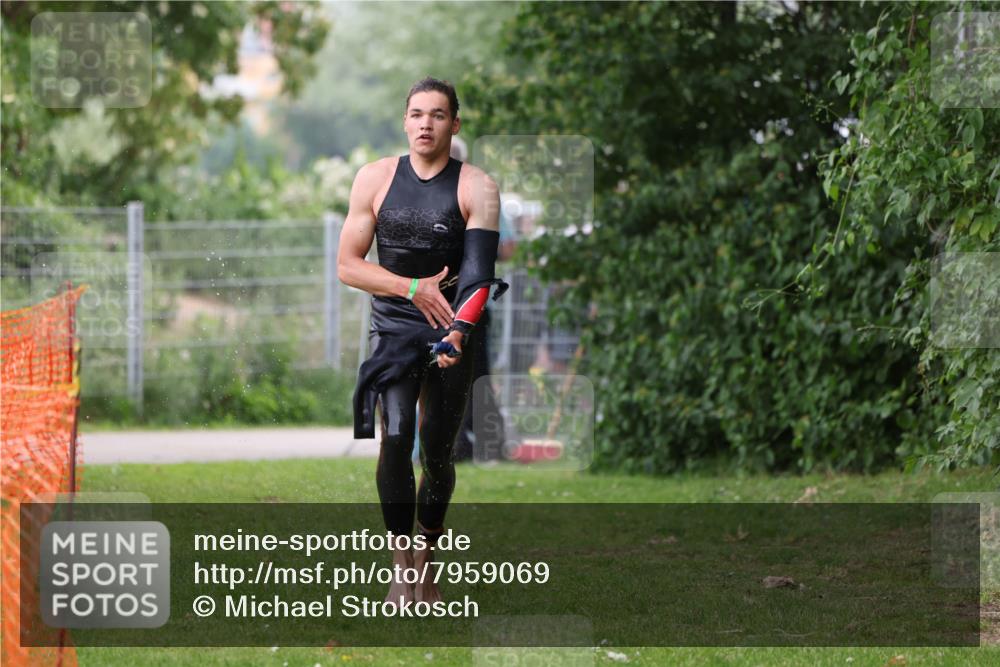 15.06.2025 - 7 Türme Triathlon Michael Strokosch http://msf.ph/oto/7959069 15.06.2025 12:05:32 Schwimmen 652 meine-sportfotos.de