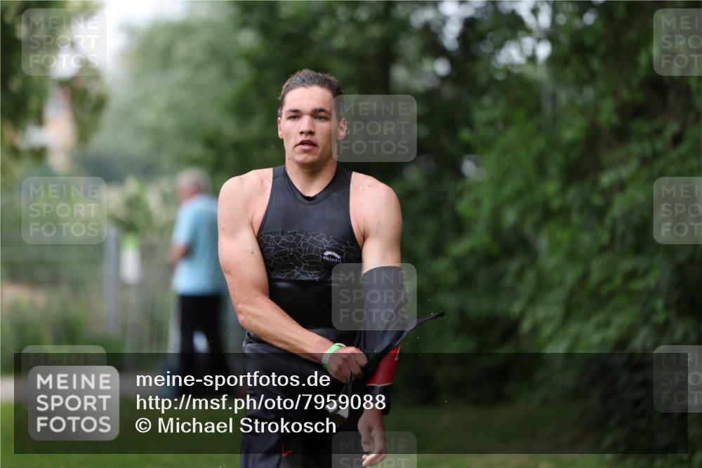 15.06.2025 - 7 Türme Triathlon Michael Strokosch http://msf.ph/oto/7959088 15.06.2025 12:05:34 Schwimmen 652 meine-sportfotos.de