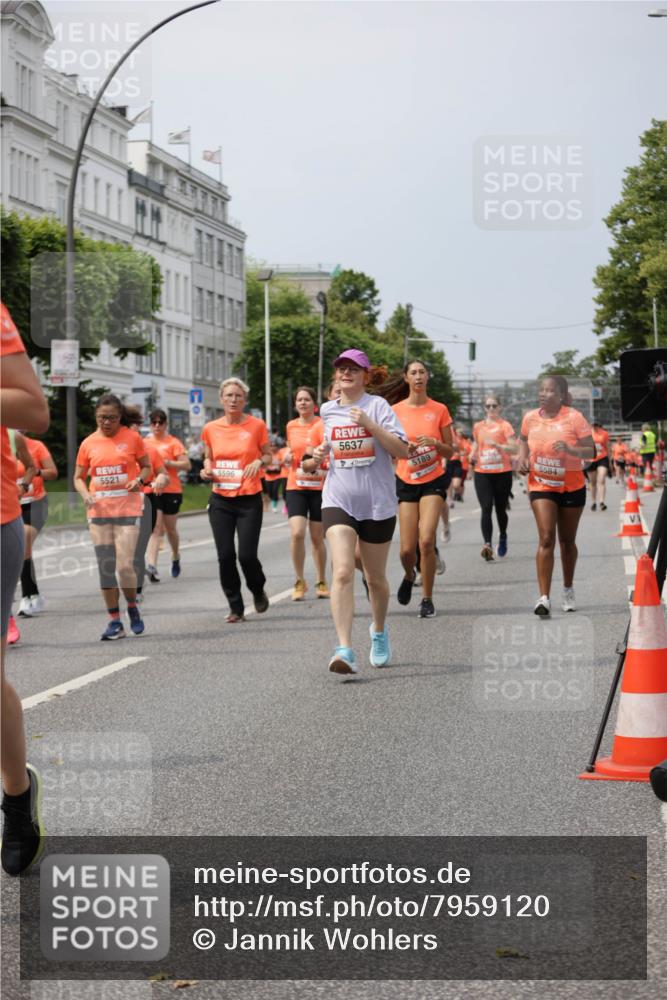 15.06.2025 - REWE Women's Run Jannik Wohlers http://msf.ph/oto/7959120 15.06.2025 09:44:45 Laufen 5637, 5521, 5596, 5189, 5584 meine-sportfotos.de