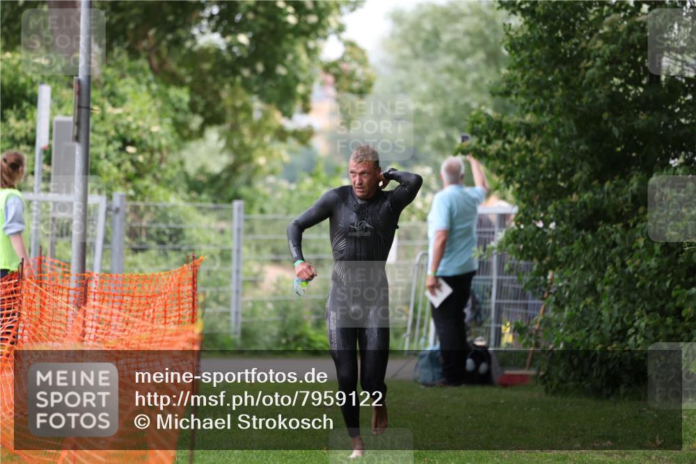 15.06.2025 - 7 Türme Triathlon Michael Strokosch http://msf.ph/oto/7959122 15.06.2025 12:07:31 Schwimmen 460, 618 meine-sportfotos.de