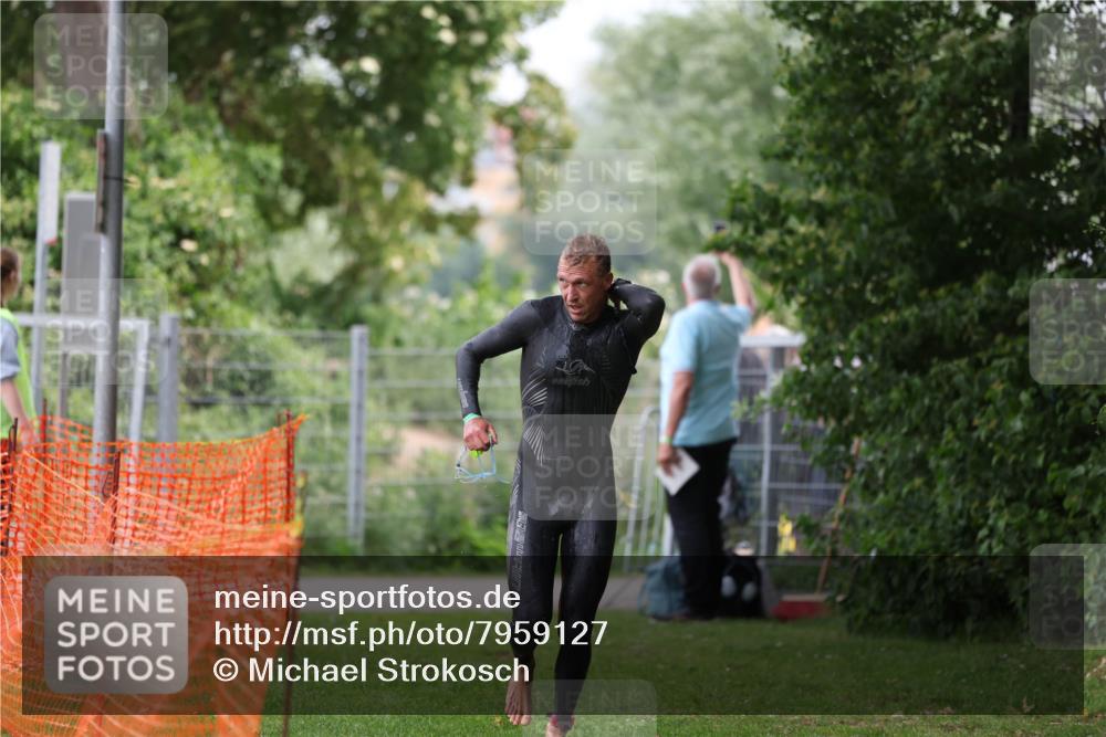15.06.2025 - 7 Türme Triathlon Michael Strokosch http://msf.ph/oto/7959127 15.06.2025 12:07:31 Schwimmen 460, 618 meine-sportfotos.de