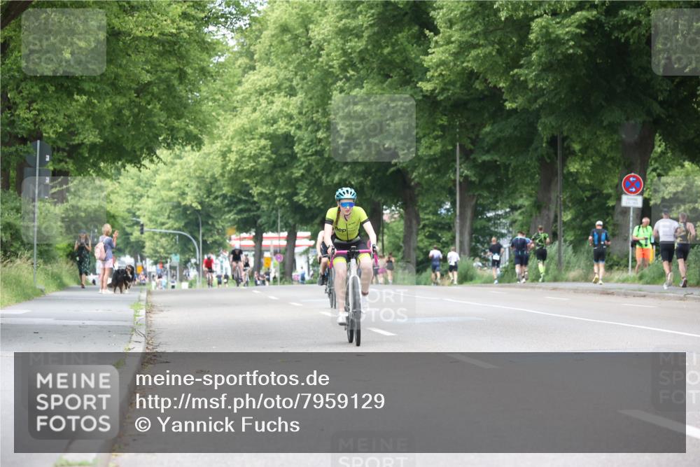 15.06.2025 - 7 Türme Triathlon Yannick Fuchs http://msf.ph/oto/7959129 15.06.2025 13:47:23 Radfahren 785, 931, 1174 meine-sportfotos.de