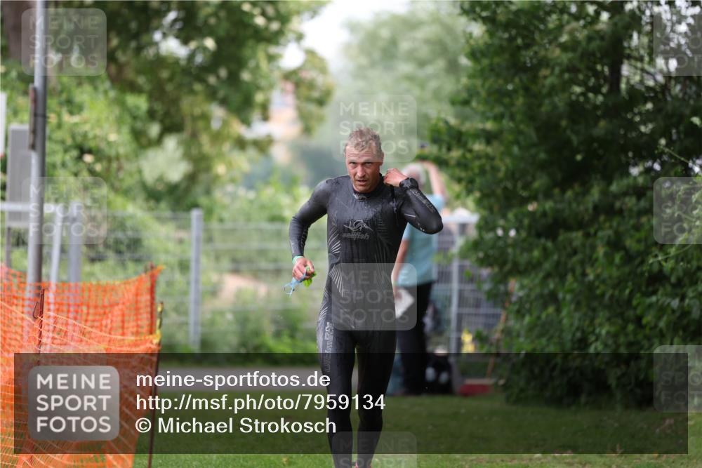 15.06.2025 - 7 Türme Triathlon Michael Strokosch http://msf.ph/oto/7959134 15.06.2025 12:07:32 Schwimmen 460, 618 meine-sportfotos.de